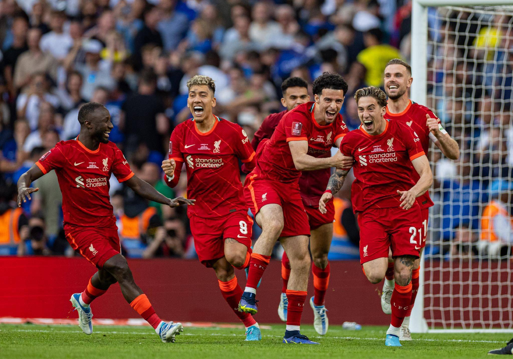 利物浦后防稳固,荣膺英超防守榜首 利物浦后防稳固,荣膺英超防守榜首