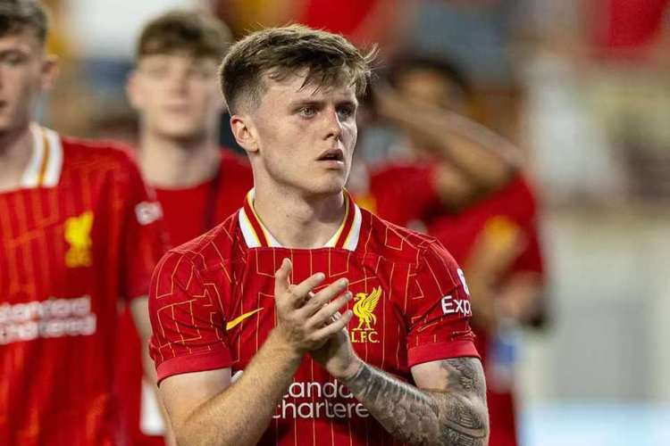 利物浦后防稳固,荣膺英超防守榜首 利物浦后防稳固,荣膺英超防守榜首