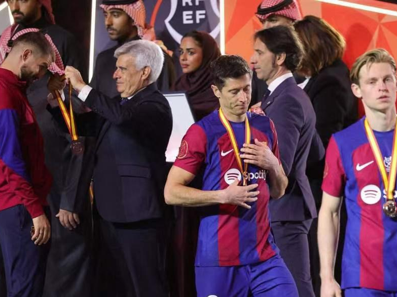 争分夺秒!国际赛事引发球迷热烈关注的简单介绍 争分夺秒!国际赛事引发球迷热烈关注的简单介绍