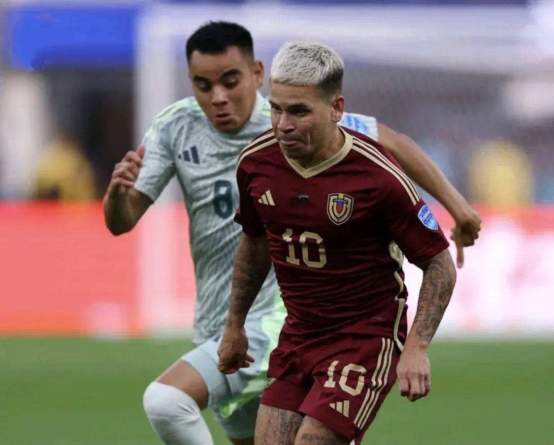 南美队突围成功,斩获冠军殊荣 南美队突围成功,斩获冠军殊荣