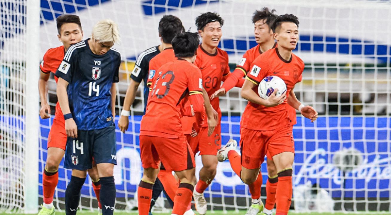 9you娱乐-激烈角逐：足球比赛中的精彩一刻的简单介绍