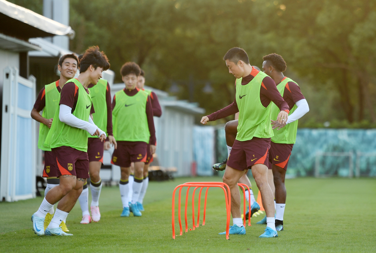 激烈角逐:足球比赛中的精彩一刻的简单介绍 激烈角逐:足球比赛中的精彩一刻的简单介绍