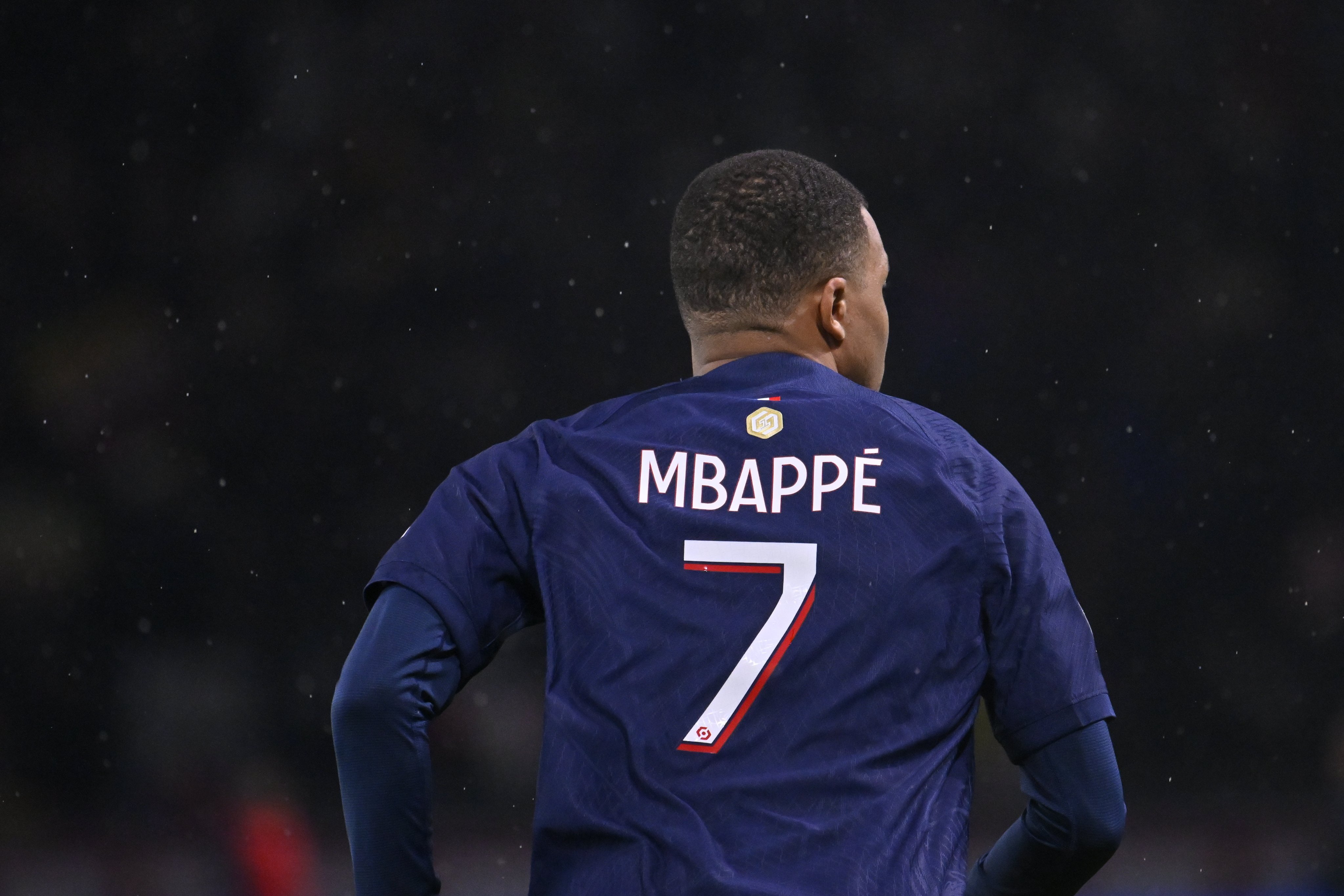 关于巴黎圣日耳曼客场惜败,法甲冠军榜首动摇的信息 关于巴黎圣日耳曼客场惜败,法甲冠军榜首动摇的信息