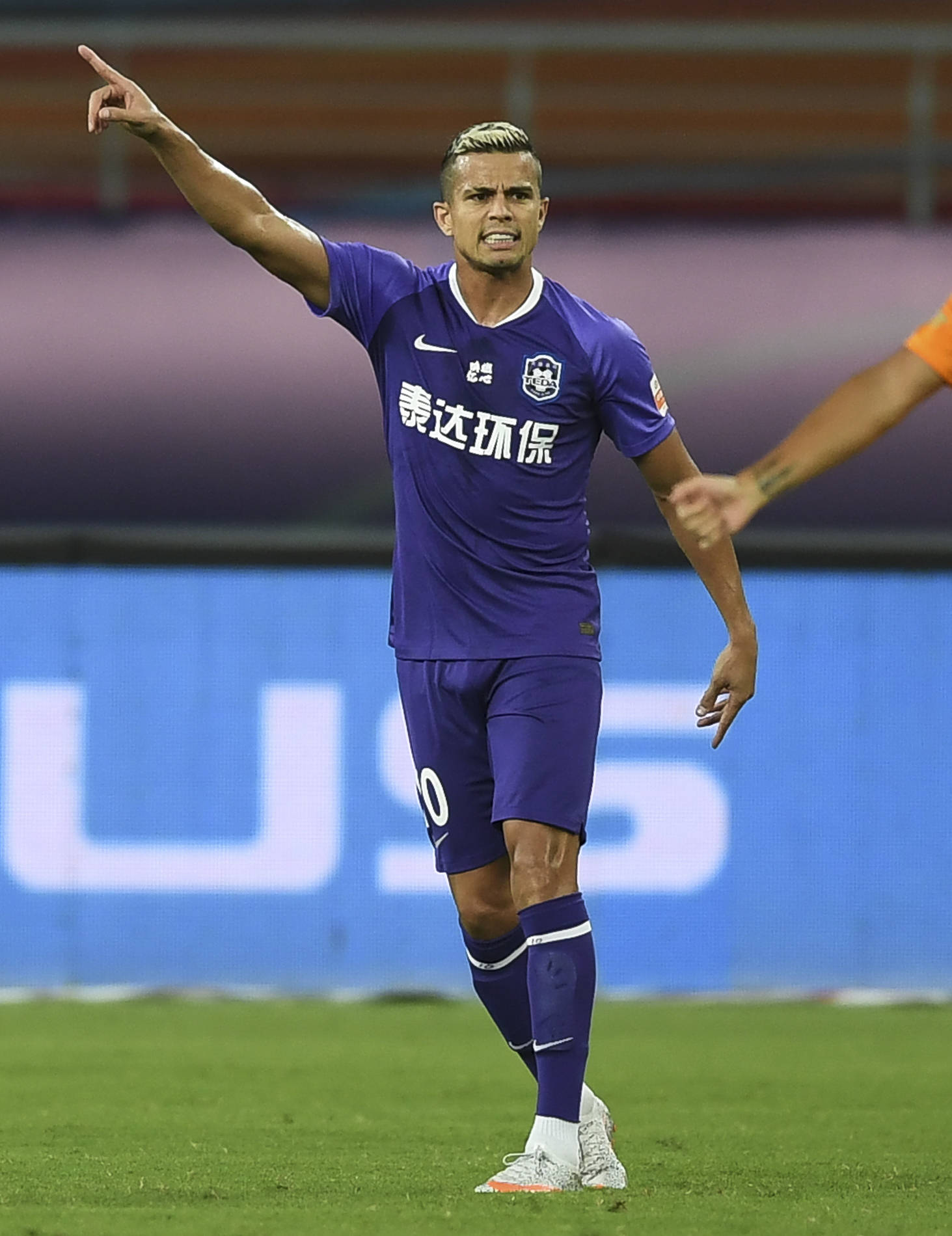 九游体育直播-包含武汉卓尔客场负于天津泰达，遭遇困境的词条