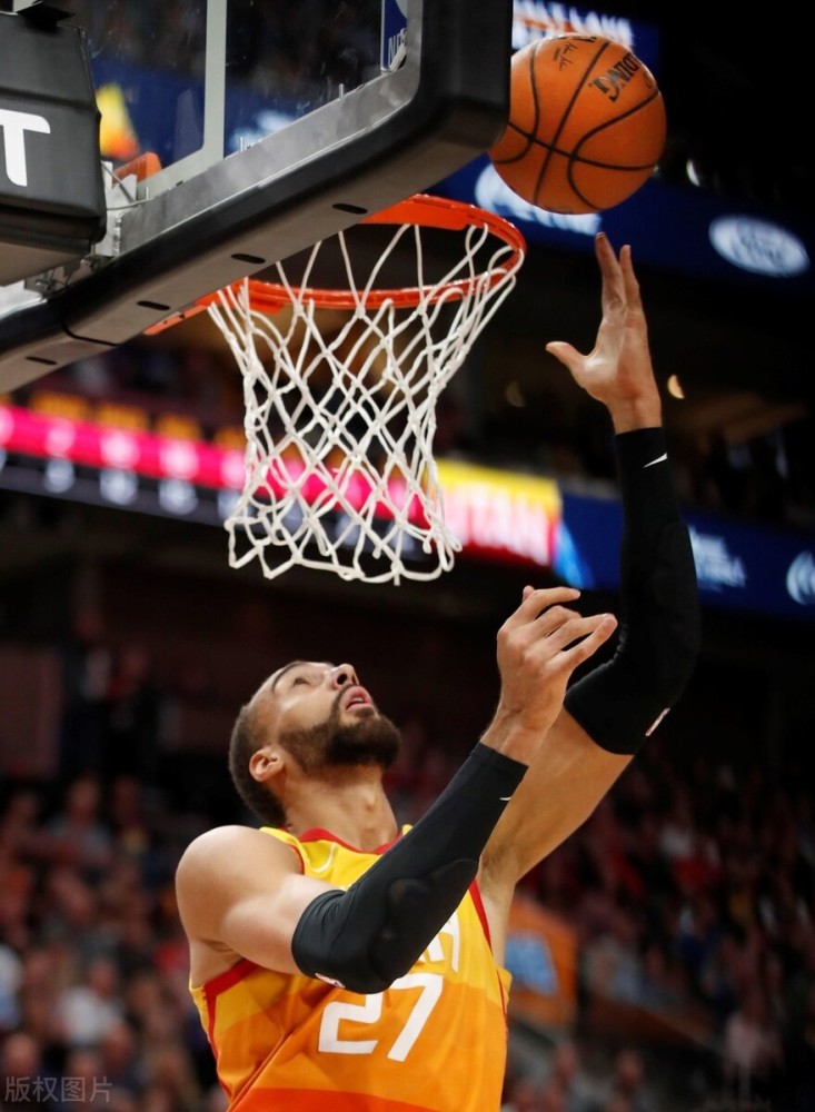 爵士队前锋阻击对手进攻证明防守实力