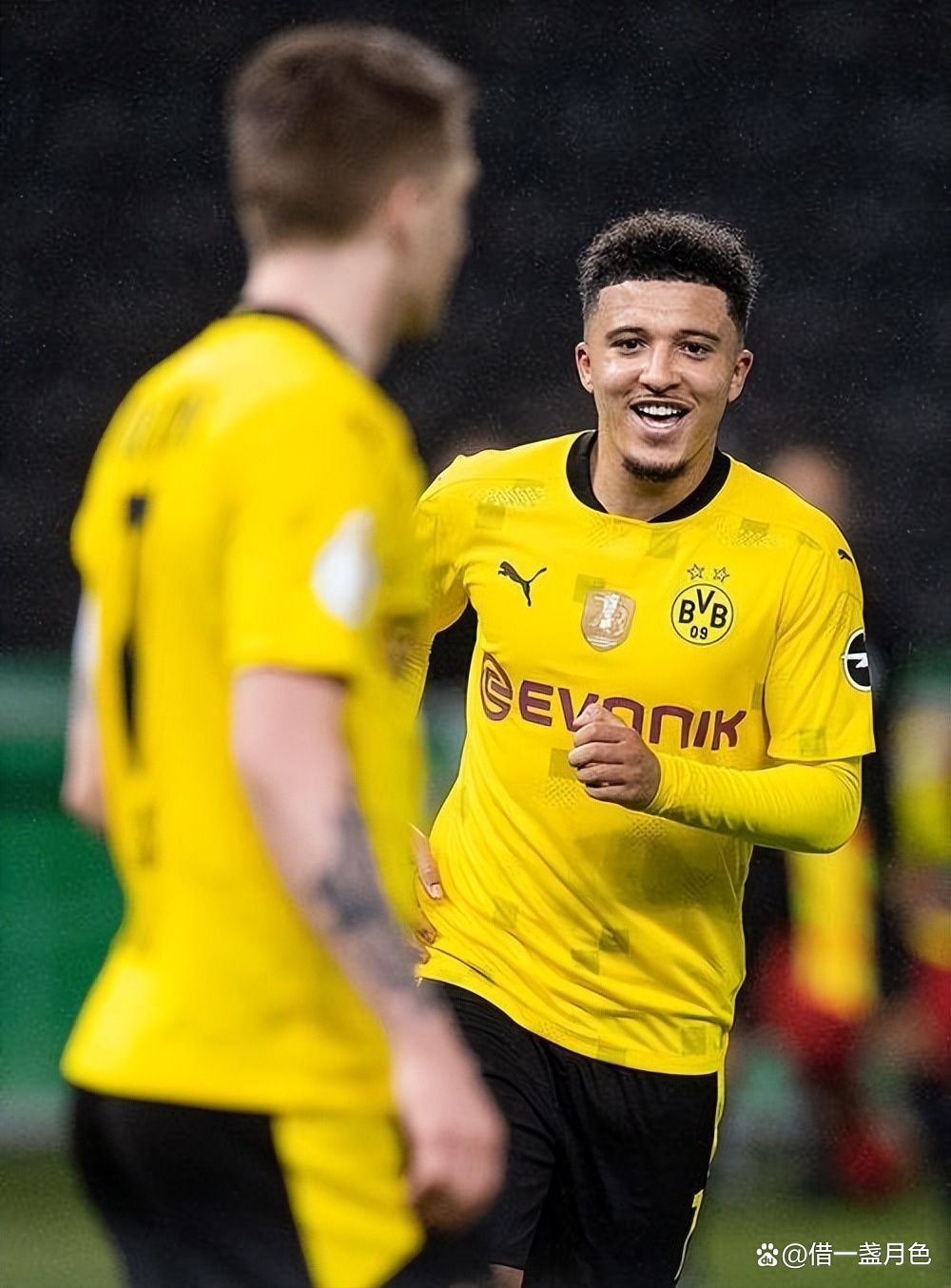 多特蒙德与沃尔夫斯堡交锋，争夺胜利