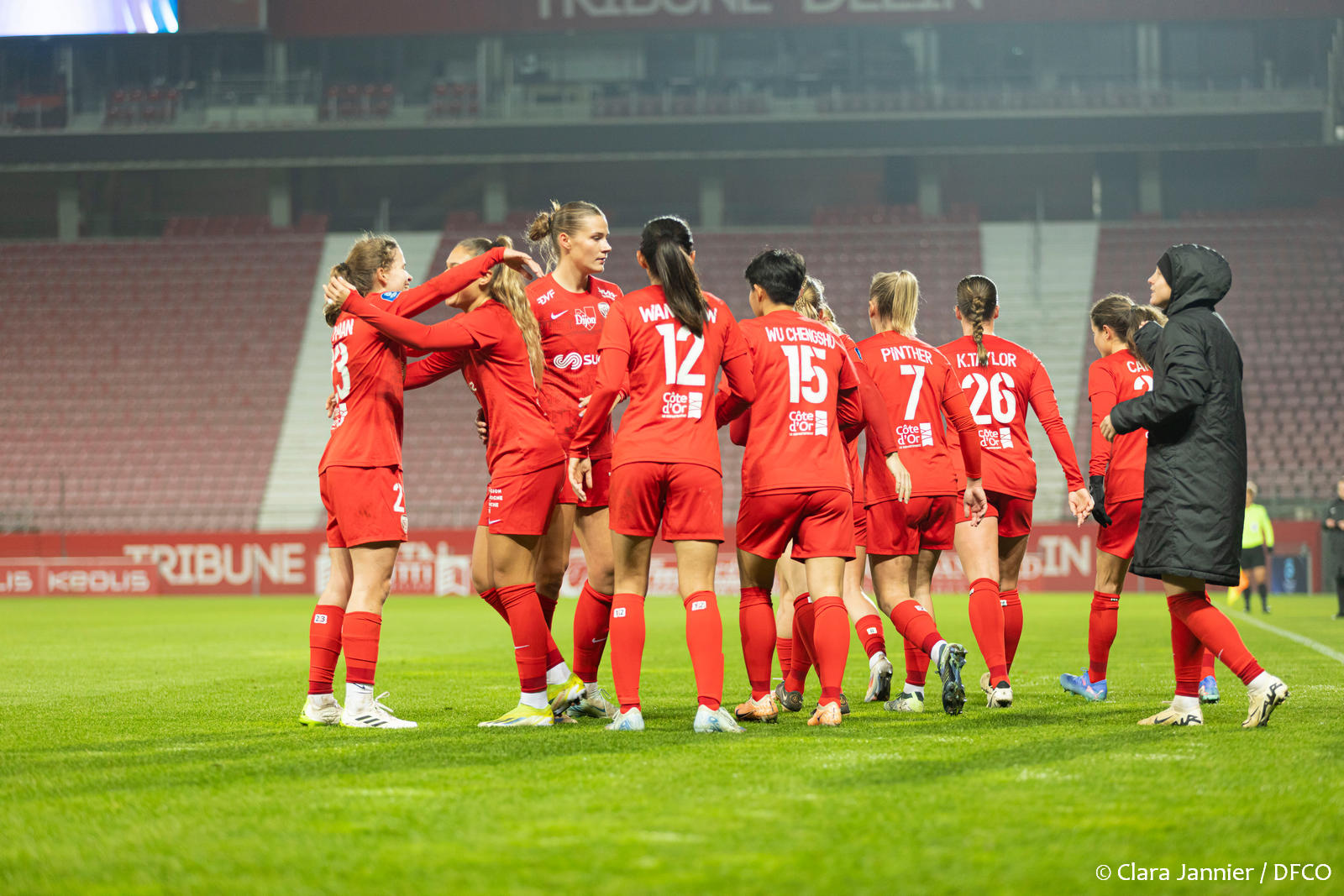 甘冈球员表现惊艳，备受媒体关注