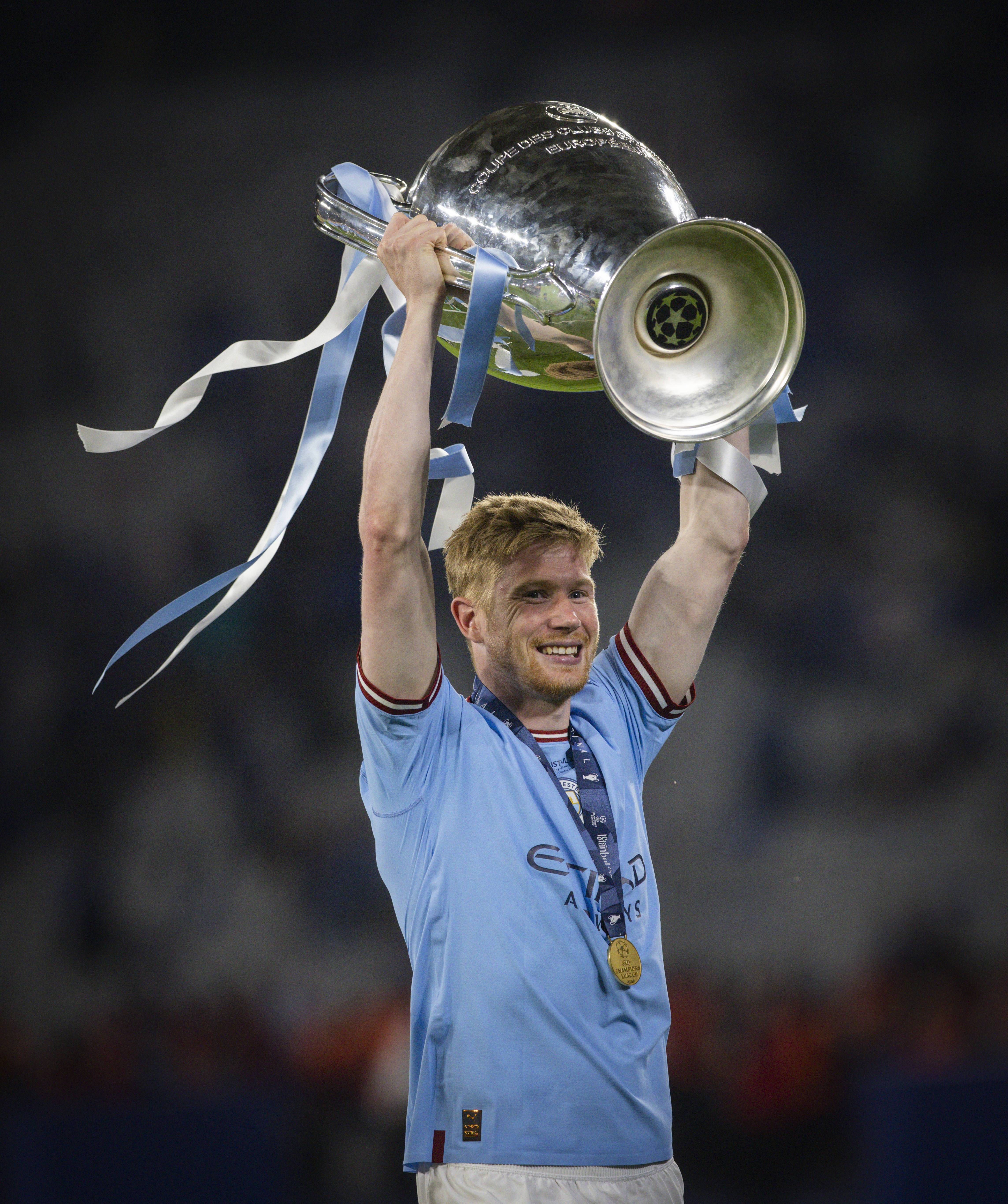 曼城大胜在望,冲刺欧冠冠军梦! 曼城大胜在望,冲刺欧冠冠军梦!