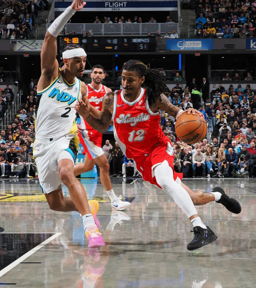 九游官网-步行者后卫突破关键时刻，帮助球队夺取胜利