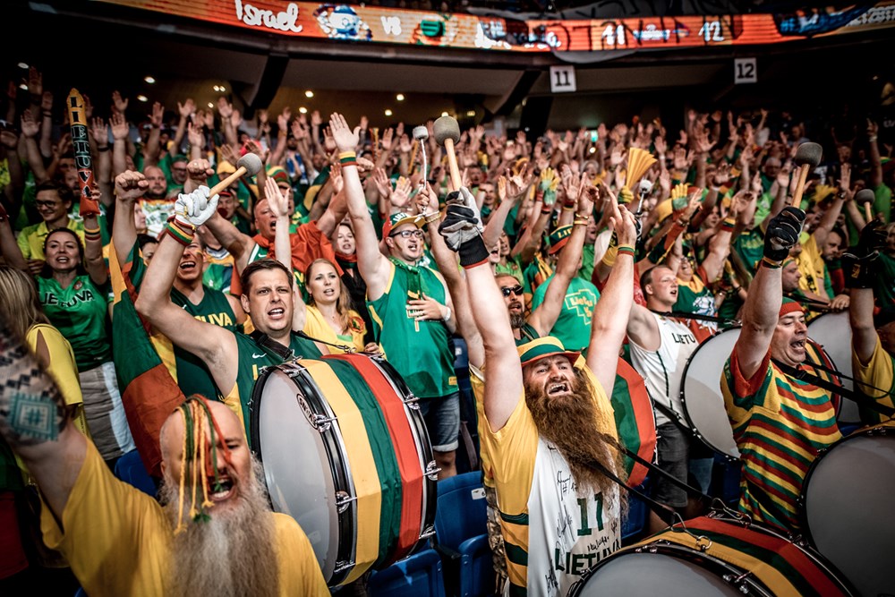 关于欧洲篮球明星参加慈善活动，温暖人心的信息