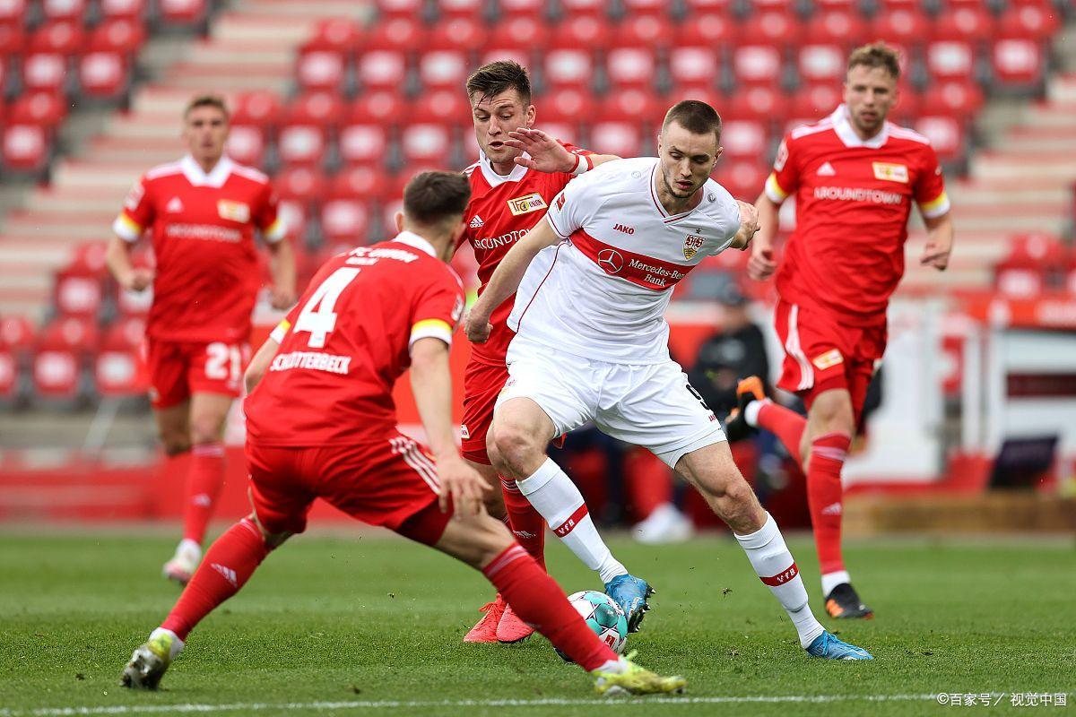 沙尔克客场大胜沃尔夫斯堡,保持不败 沙尔克客场大胜沃尔夫斯堡,保持不败