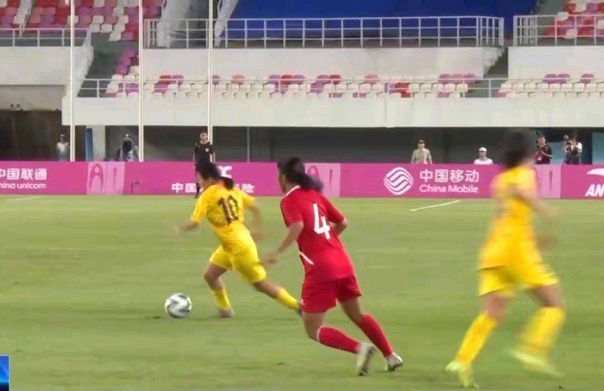 九游VIP-女足比赛现场掌声不断