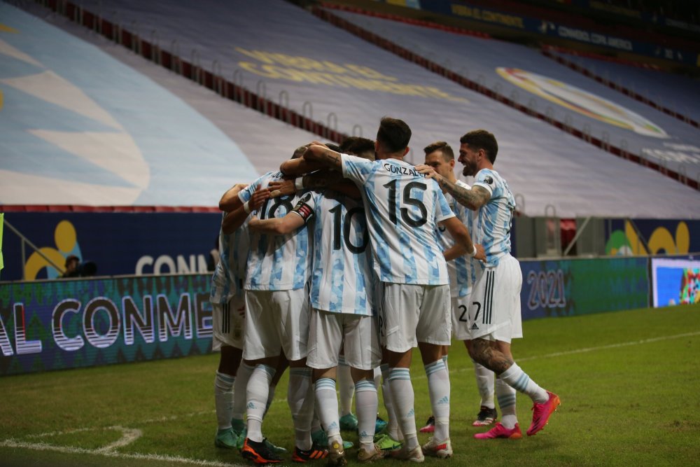 美洲杯焦点战:詹姆斯vs巴萨,碾压引发热议不断的简单介绍 美洲杯焦点战:詹姆斯vs巴萨,碾压引发热议不断的简单介绍