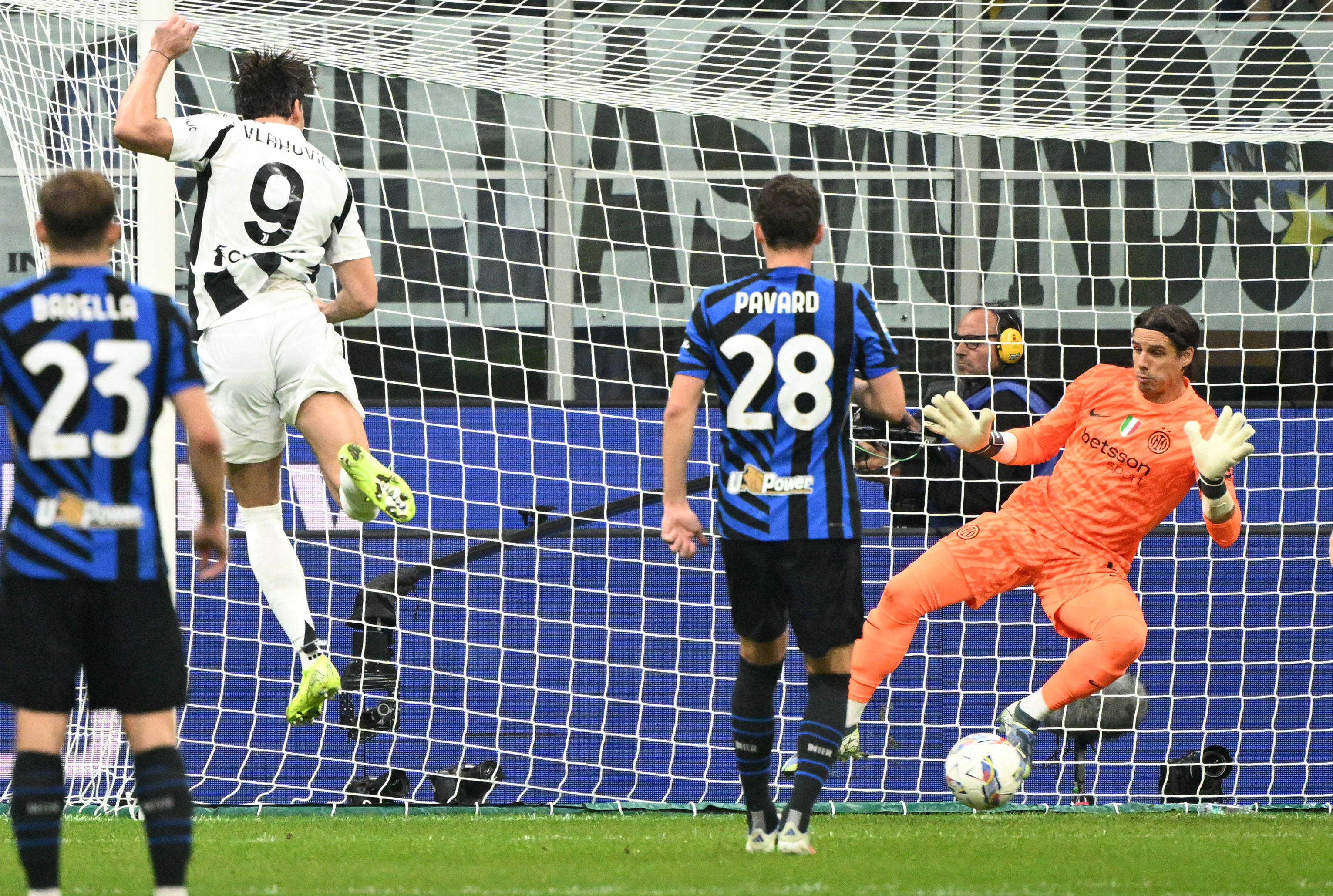 九游娱乐首页-尤文图斯遗憾出局，意甲球队欧冠争霸无果