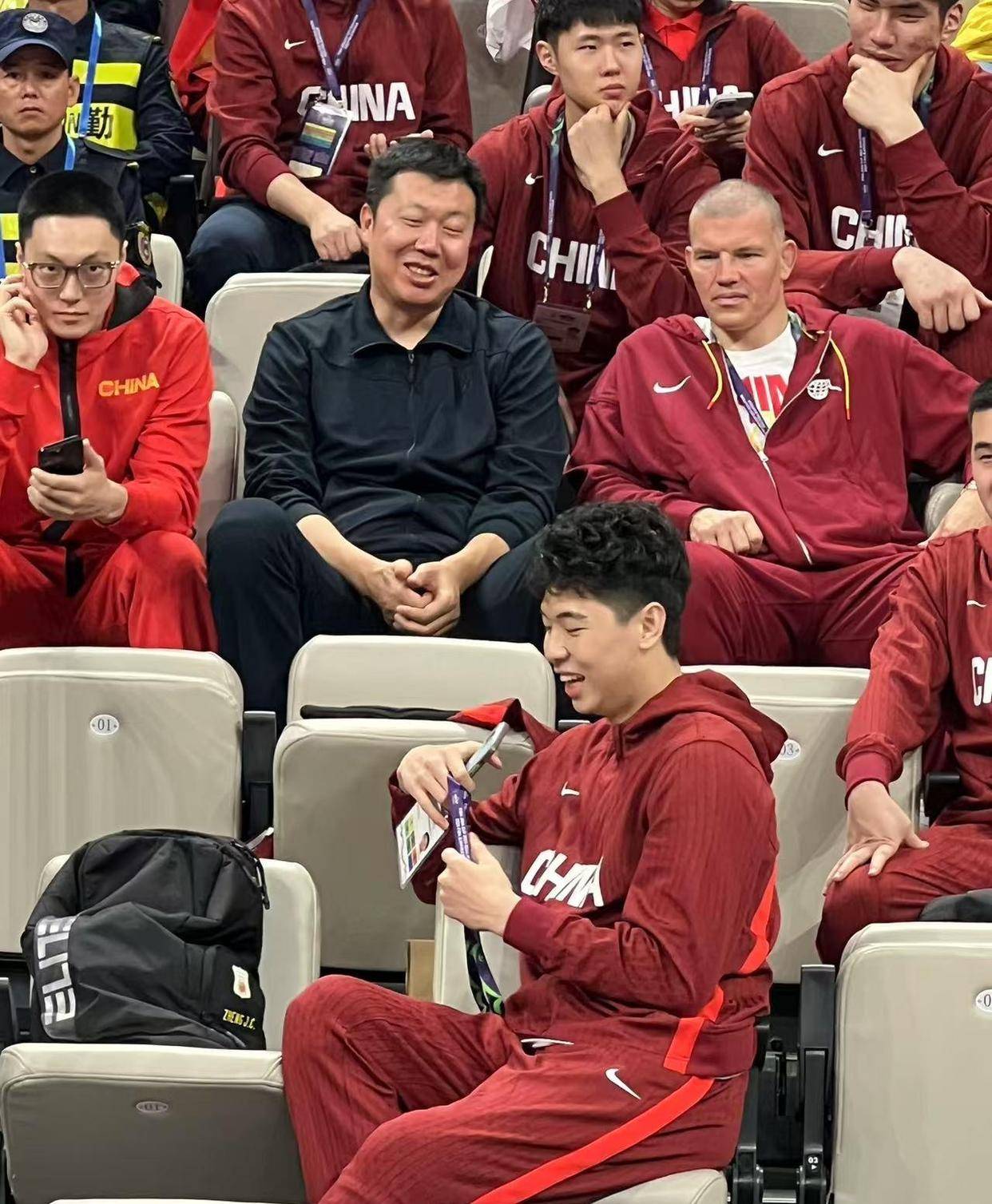 队长关键绝杀球,助球队成功逆转击败对手 队长关键绝杀球,助球队成功逆转击败对手