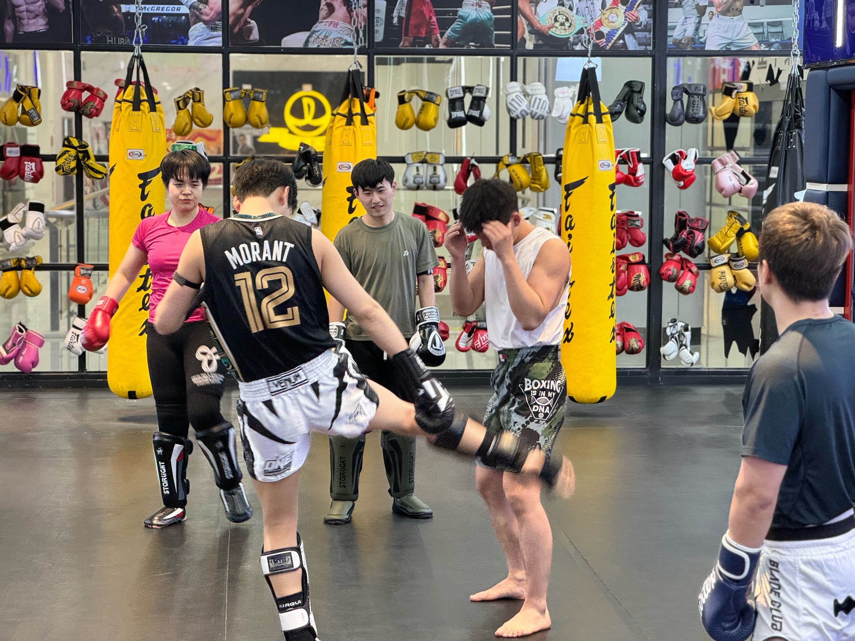 高强度对抗带来震撼体验精彩瞬间展现体育魅力的简单介绍