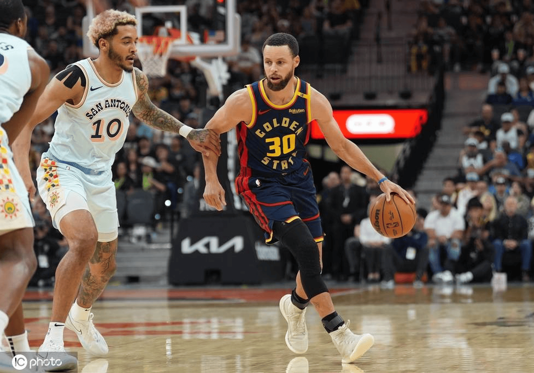 九游娱乐网站-马刺大胜开拓者，盖伊三分球绝杀