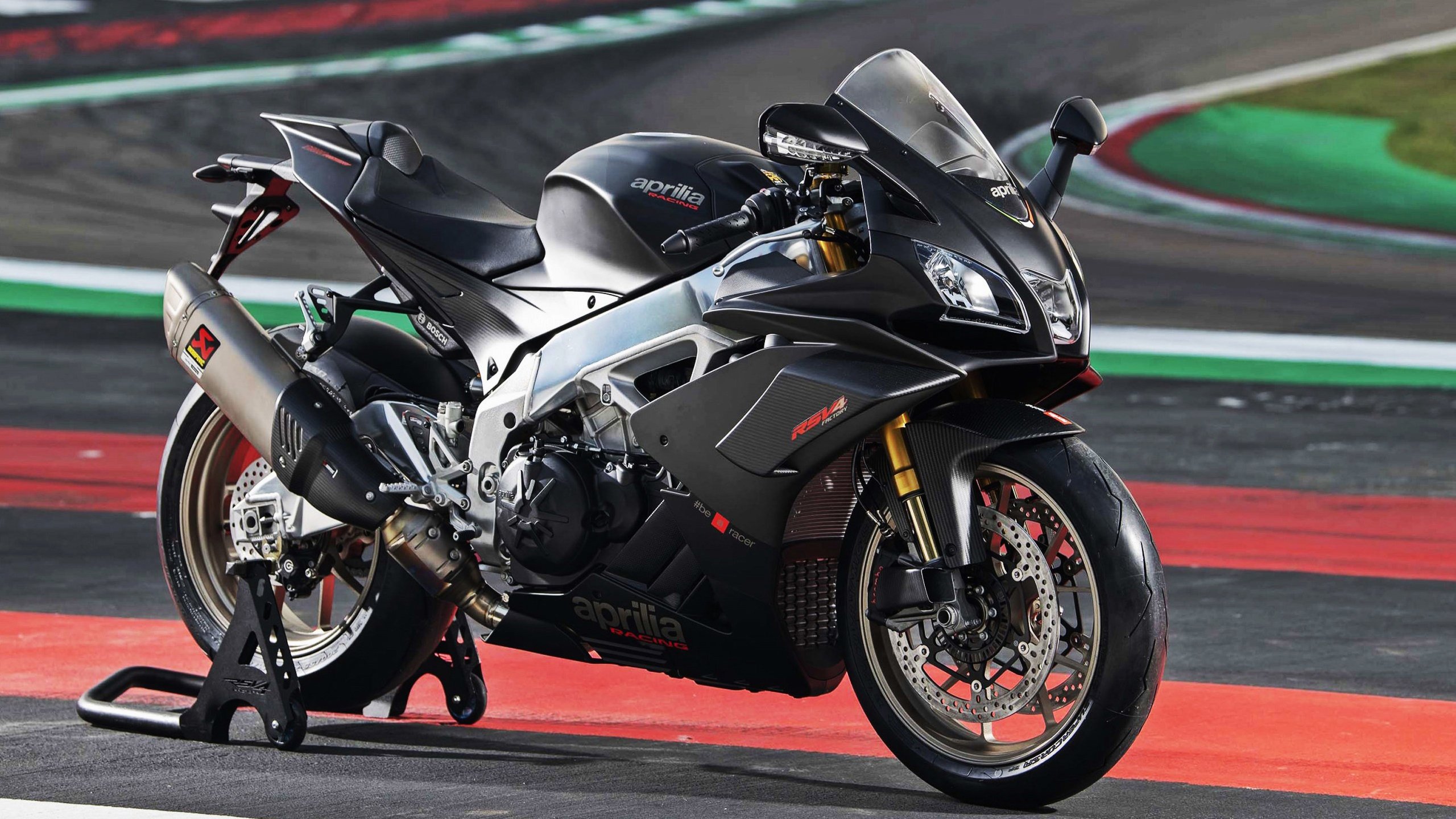 九游APP-乌克兰单节发力拉开伊拉克，奥斯梅恩中场秀技惊艳四座